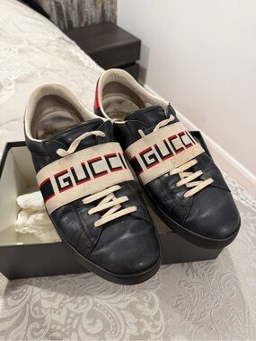 Gucci Black Leather Low-Top Sneakers with Red and Cream Web Strap
